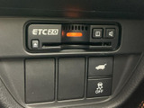 高速料金所のスルーを可能にするETC車載器。スムーズな走行をサポートし、ドライバーの時間を有効活用できます。