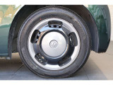 純正のホイールキャップが足元を飾ります!タイヤサイズは155/65R14を装備しております!!
