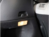 トランクにもランプがついておりますので、夜間の荷物の出し入れ時も快適です!また、お買い物袋等をさげておけるフックが嬉しいです♪