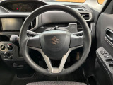 インテリアに合わせたデザインのステアリングは、運転される方のことも考え、運転しやすい形状、大きさです。是非一度、実際に触ってお確かめください。