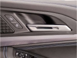 当社BMW認定中古車は全車保証付きでございます。また保証料金や整備費用はお見積書内の諸費用・税金に追加計上する事はございません。認定中古車保証付きのお支払総額でお見積りご依頼の上、他店とお比べください