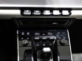 【認定中古車整備】ポルシェセンターでは納車前整備でエンジンルーム、下回りを含む全111項目の点検整備を行いまして、ご納車しておりますので安心してお乗り頂けます。