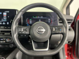 プロパイロット搭載車だから高速道路などで、アクセル、ブレーキ、ハンドルの操作をアシストし、ドライバーの負担を軽減します。