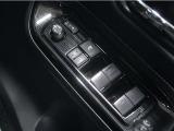電動格納&ミラー角度調整機能付きです。
