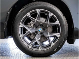 【BMWアロイホイル】軽量かつ強度に拘ったアロイホイル。走行性能ポテンシャルを引き出す設計。車の足元を引き締めてくれる大きなポイントはアロイホイルです。