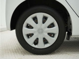 ◆純正ホイール装着車◆シンプルなデザインのホイールキャップ付きです。