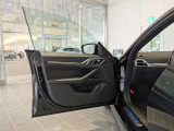 BMWプレミアムセレクション前橋では、高年式低走行モデルからMモデル、年式が経ちなかなかディーラーでは見かけないモデルまで幅広いラインナップで認定中古車を取り扱っております。品質に自信があります。