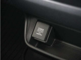 スマートフォンの充電等にも便利な電源ソケット!使いやすい場所に装備されています。