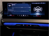 【ⅰドライブナビゲーション】文字情報も鮮明に表示する高解像度カラーディスプレイを採用。視認性に優れた地図デザインと特徴的な建造物を目印にした描写表示で現在位置を把握できます。地図データの更新も可能です