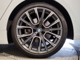 BMW純正アルミホイールです。納車時にはアルミホイールコーティングも承っております!是非ご検討下さいませ。