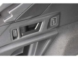 荷室側面にフックやネットを追加、キャンプやスポーツ用品などを固定でき悪路走行時に荷物が移動し破損するなど事故も防ぎます、