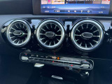 メルセデス・ベンツの定める厳しい基準をクリアしたお車のみをご案内させて頂きます。納車前整備はメーカー規定に基づき最大100項目にも及ぶ点検を熟練のメカニックによって行いご納車させて頂きます。