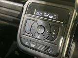 【オートエアコン】一度お好みの温度に設定すれば、車内の温度を検知し風量や温度を自動で調整。暑い&hellip;寒い&hellip;と何度もスイッチ操作をする必要はありません。快適な車内空間には必須の機能ですね♪