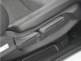 ◆シートハイトアジャスター◆運転席を上下に高さ調節ができます!運転ポジションを体格に合わせてシート調整できます。
