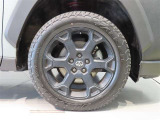 純正のアルミホイール装着車です。タイヤサイズは225/60R18です。