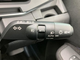 直感的な操作で、安全な車線変更をサポートします。視認性の高いデザインもポイントです。