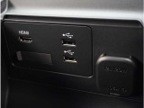 【USB接続】USB接続も可能です。スマートフォンと連動して音楽も再生可能です。
