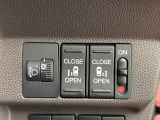 ■両側電動スライドドア■運転席脇のスイッチを押すだけで、両側それぞれのドアを開閉することが出来ます!お子様の送迎時などに便利ですね♪