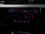 真冬のドライブには欠かすことの出来ない「ステアリングヒーター」が装備されております。