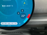 円形有機ELセンターディスプレイ、ミュージックサーバー、Bluetooth、ハンズフリーフォン付。