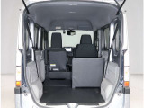 荷物の大きさ、用途に合わせて片側を倒せます♪人も乗せたいけど荷物も載せたい時に便利ですね!