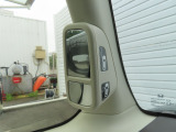思い通りの場所に楽にピタッと停められるようにと採用された『ピタ駐ミラー』。運転席に座った状態で死角になりやすい左側や車の後ろの様子まで確認でき、幅寄せや縦列駐車、車庫入れの時に役立ちます。