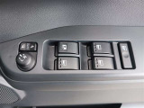 運転席パワーウインドウマスタースイッチです。車内の換気も運転席から簡単に行えます。ロック機能もついているので子供がイタズラして窓を開けるという事も防止できますよ。