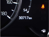 【全国登録納車可能】でございます。ご自宅や勤務先など、お客様のもとまで責任を持ってお運びいたします。