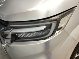 【LEDヘッドライト】点灯した瞬間のクリーンな白さが、今の車らしい清潔感を感じさせてくれます。明るさだけでなく、寿命や省エネ性能も優秀。長く乗る一台だからこそ、こだわわりたい方に最適です。