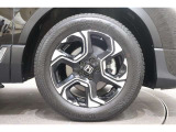 純正のアルミホイールが足元を飾ります!タイヤサイズは235/60R18となります。