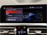 【ⅰドライブナビゲーション】文字情報も鮮明に表示する高解像度カラーディスプレイを採用。視認性に優れた地図デザインと特徴的な建造物を目印にした描写表示で現在位置を把握できます。地図データの更新も可能です