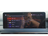 クルマの頭脳ともいえる、管理システム、iDrive。ナビだけではなく、オーディオ操作や車両情報の表示などをコントロールできます。便利さと安全性の向上にも繋がっています。