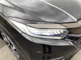 オートライト機能を備えており、周囲の明るさに応じてヘッドライトが自動で点灯・消灯します。夜間やトンネル走行時も安心です。