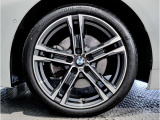 BMW純正アルミホイールです。納車時にはアルミホイールコーティングも承っております!是非ご検討下さいませ。