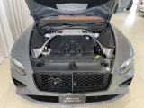 782ps(カタログ値)を絞り出すプラグインハイブリッドV8エンジンは2.5トンあるボディを0&rarr;100km/h3.1秒で引っ張ります