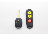ご納車の際は、キーを2個、ウインチリモコンを1個お渡しさせていただきます。