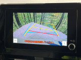 【バックカメラ】駐車時に後方がリアルタイム映像で確認できます。大型商業施設や立体駐車場での駐車時や、夜間のバック時に大活躍!運転スキルに関わらず、今や必須となった装備のひとつです!