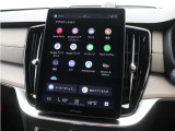 Google搭載のボルボなら、車内にいながら多彩なデジタルライフをお楽しみいただけます。Google Playから必要なアプリをダウンロードして、有意義な移動時間を楽しみましょう。