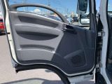 ☆クルマ買ったらエンジンオイル無料のテクノオートリアルです。納車時より走行距離4000キロ又は6ヶ月に一回のペースでご来店していただければ、エンジンオイル交換が無料です!工賃・オイル代金が0円!