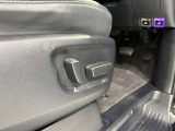 パワーシート搭載。微妙な調整が手軽にでき、ピッタリのポジションで運転することが可能です。