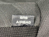 車両側方からの衝撃を緩和するSRSサイドエアバッグ(運転席/助手席)に加えて,SRSカーテンシールドエアバックも標準装備
