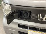 【AC外部給電器】車の電気を使える、給電機能の利用が可能に。給電口に差したAC外部給電器とつなぐだけで、簡単に電動アイテムを動かせます。最大出力1500W。