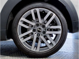 BMW純正アルミホイールです。納車時にはアルミホイールコーティングも承っております!是非ご検討下さいませ。
