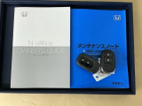 メンテナンスノート【点検整備記録簿・保証書】、取説も揃ってます。スマートキーはバッグなどにしまったままボタン操作でエンジンの始動・停止ができて大変便利です