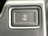 【パワースライドドア】スマートキーや運転席のスイッチでスライドドアの開閉が可能♪電動だから力を入れてドアを開ける必要が無く、小さいお子様でも、重い荷物を持っている時もラクに開け閉めできます♪