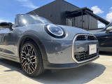 MINIのオートライトは積極的にライトをつけることにより、自車の存在を周囲に向けアピールいたします。それは安全性への配慮でもあります。