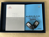 メンテナンスノート【点検整備記録簿・保証書】、取説も揃ってます。スマートキーはバッグなどにしまったままボタン操作でエンジンの始動・停止ができて大変便利です