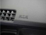 ◆助手席エアバッグ◆SRSエアバッグは、シートベルトだけでは防ぎきれない衝突時の衝撃から乗員を守るための安全装置。衝突時に瞬時に膨らみ、頭部や胸部がダッシュボードに直接衝突するのを防ぎます。