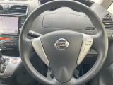 【純正革巻きステアリング】上質な革を使用することで、手にしっかり馴染みとても運転しやすいハンドルです♪