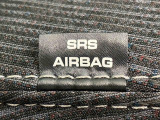 車両側方からの衝撃を緩和するSRSサイドエアバッグ(運転席/助手席)に加えて,SRSカーテンシールドエアバックも標準装備